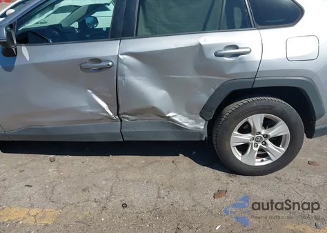 2020 Toyota Rav4 Xle z USA, uszkodzony, nr VIN 2T3W1RFV3LC041349